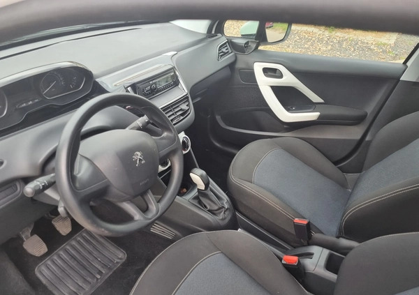 Peugeot 208 cena 33900 przebieg: 28410, rok produkcji 2019 z Złocieniec małe 137